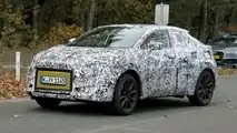 Toyota Small SU EV, le prime foto spia