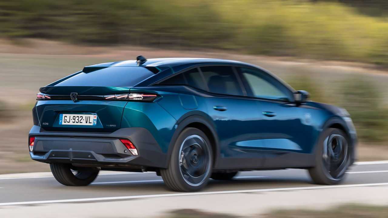 Peugeot 408 Hybrid 225 e-EAT8 (2022) im Test