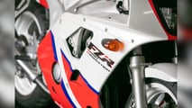 Reggie Jackson's 1990 Yamaha FZR400 - Front Right Closeup