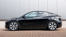 Tesla Model Y mit H&R-Sportfedern