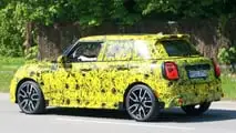 Mini Cooper 5-Türer (2024) als Erlkönig erwischt