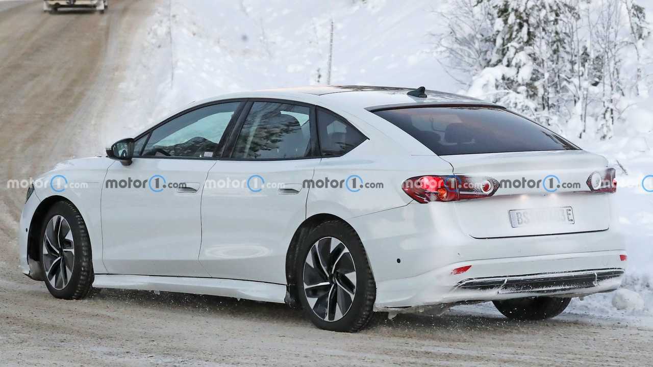 Volkswagen Aero B, il prototipo camuffato sulle strade innevate