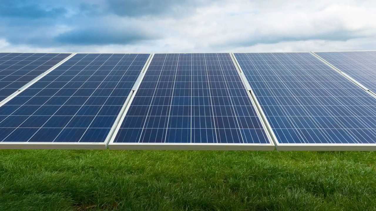 Panneaux solaires de l'usine de batteries Mercedes-Benz dans le comté de Bibb