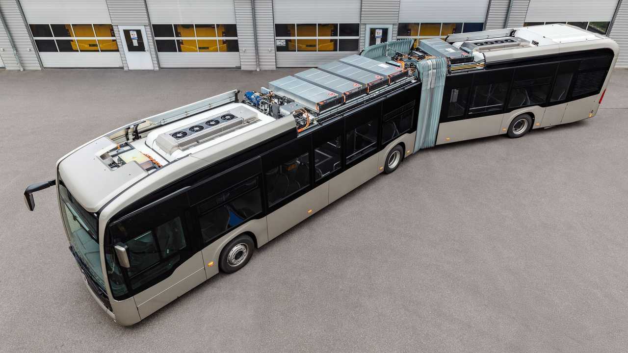 Mercedes eCitaro G mit Festkörperbatterien: 4 Batterien sind auf dem vorderen Dach zu erkennen