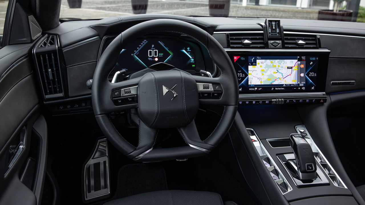 Prova della DS 9 4x4 E-Tense 360 CV