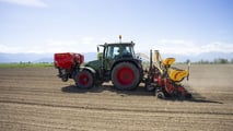 MaterMacc: seminatrice di precisione MS8230 e tramoggia frontale SVA Elektro