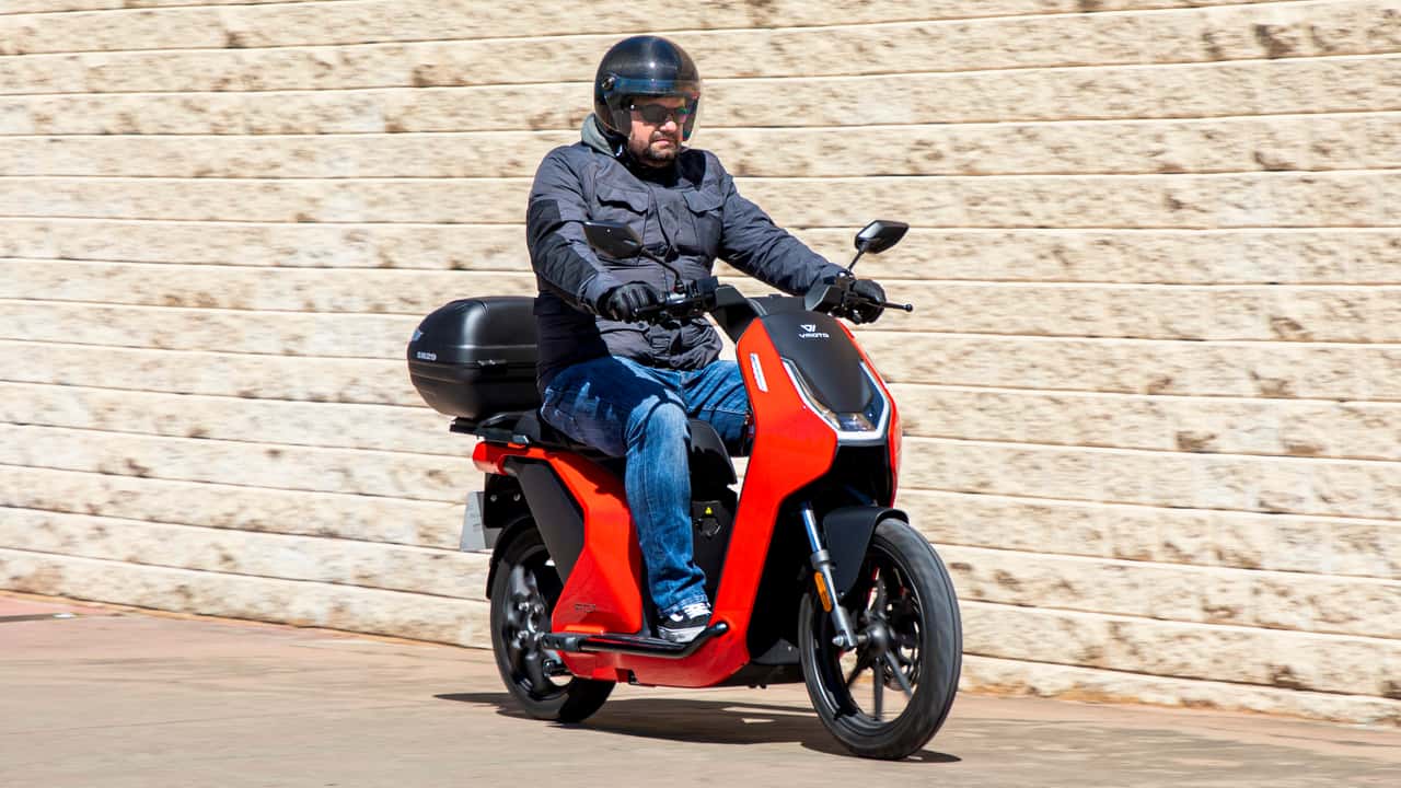 VMoto F01 scooter eléctrico prueba