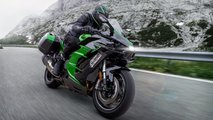 2023 Kawasaki Ninja H2 SX SE - Front Right Angle View - Riding 2