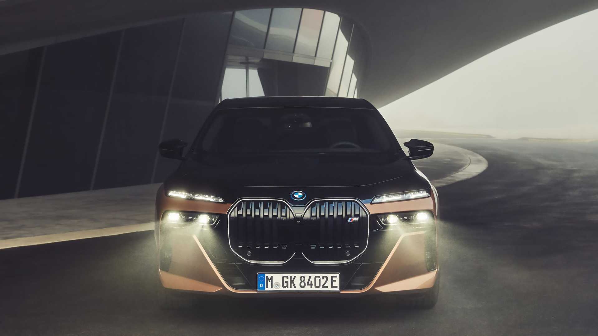 https://cdn.motor1.com/images/mgl/xqoNxk/s1/bmw-i7-m70-xdrive-2023.jpg
