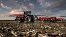Foto - Case IH Magnum 340 AFS Connect autonomo: in campo col coltivatore