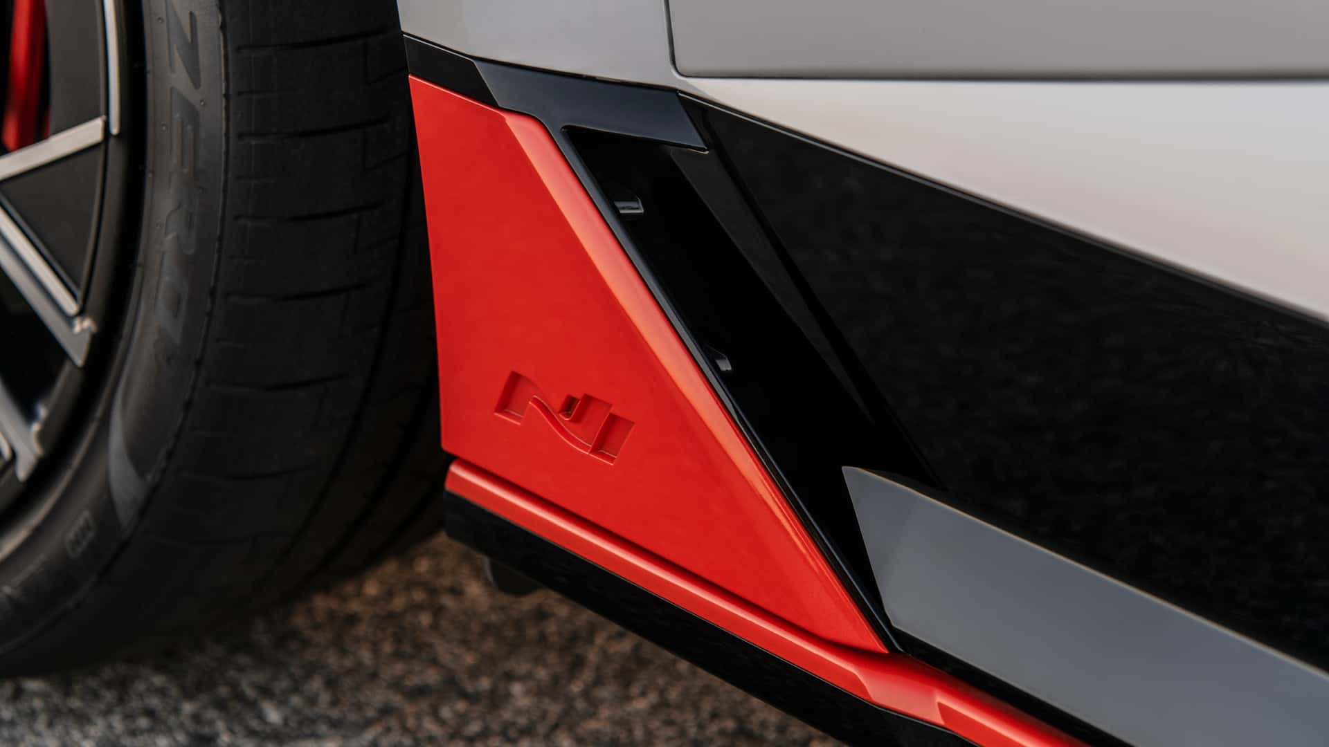 https://cdn.motor1.com/images/mgl/xqpmev/s1/2025-hyundai-ioniq-5-n.jpg