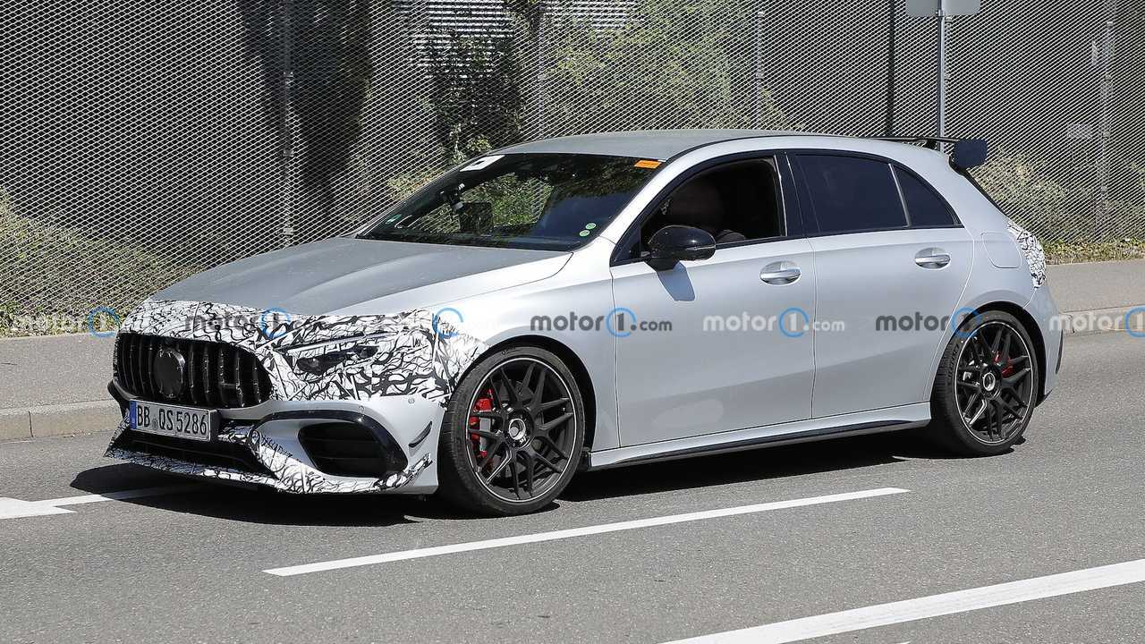 Mercedes A 45 AMG restyling, le nuove foto spia