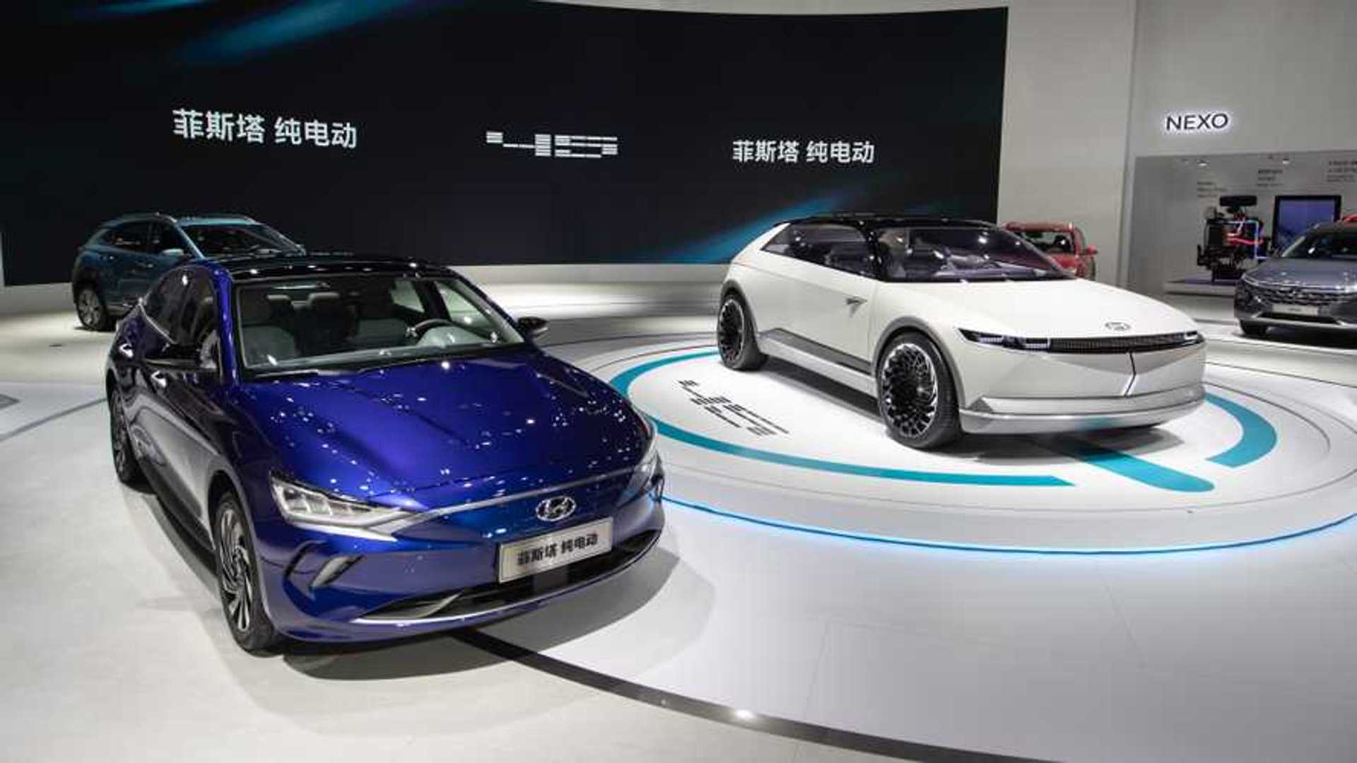 Hyundai Lafesta EV (left) and Hyundai 45 EV concept (right)