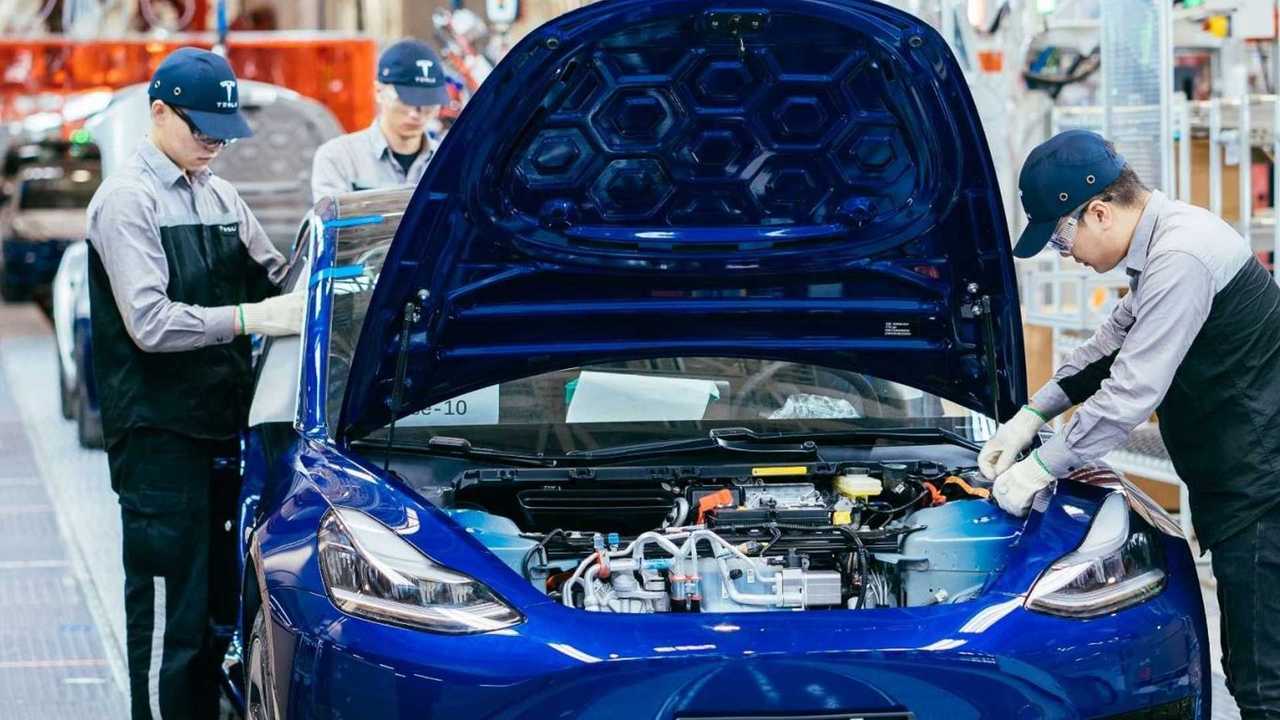 Check The Similarities Between A Tesla Model 3 And A Toyota Etios