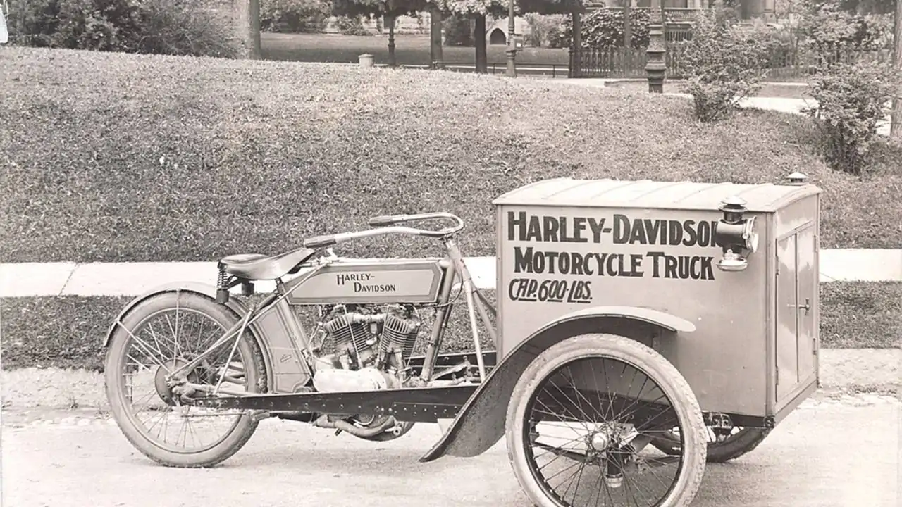 A History of Harley-Davidson Service Motorcycles