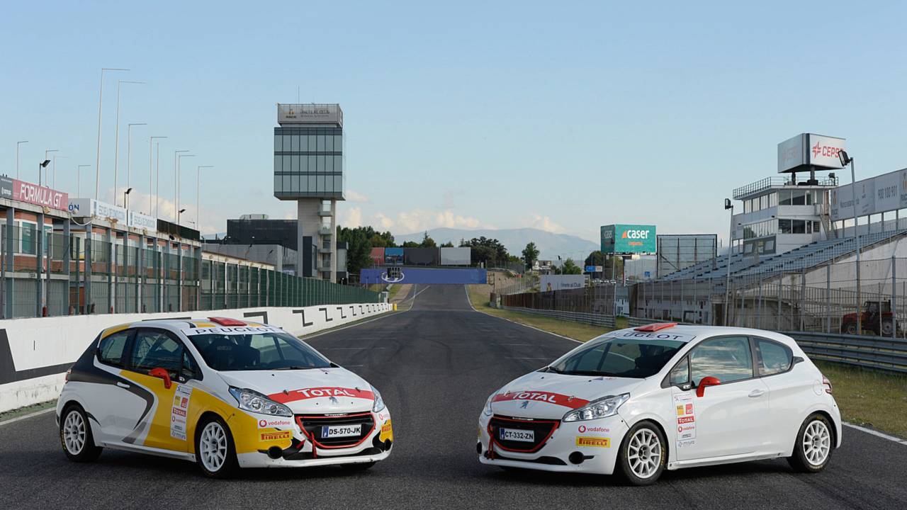 Probamos el Peugeot 208 R2 de rally, el heredero del Desafío Peugeot
