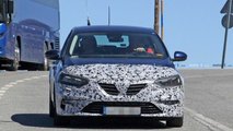 Renault Megane wagon facelift spy photo