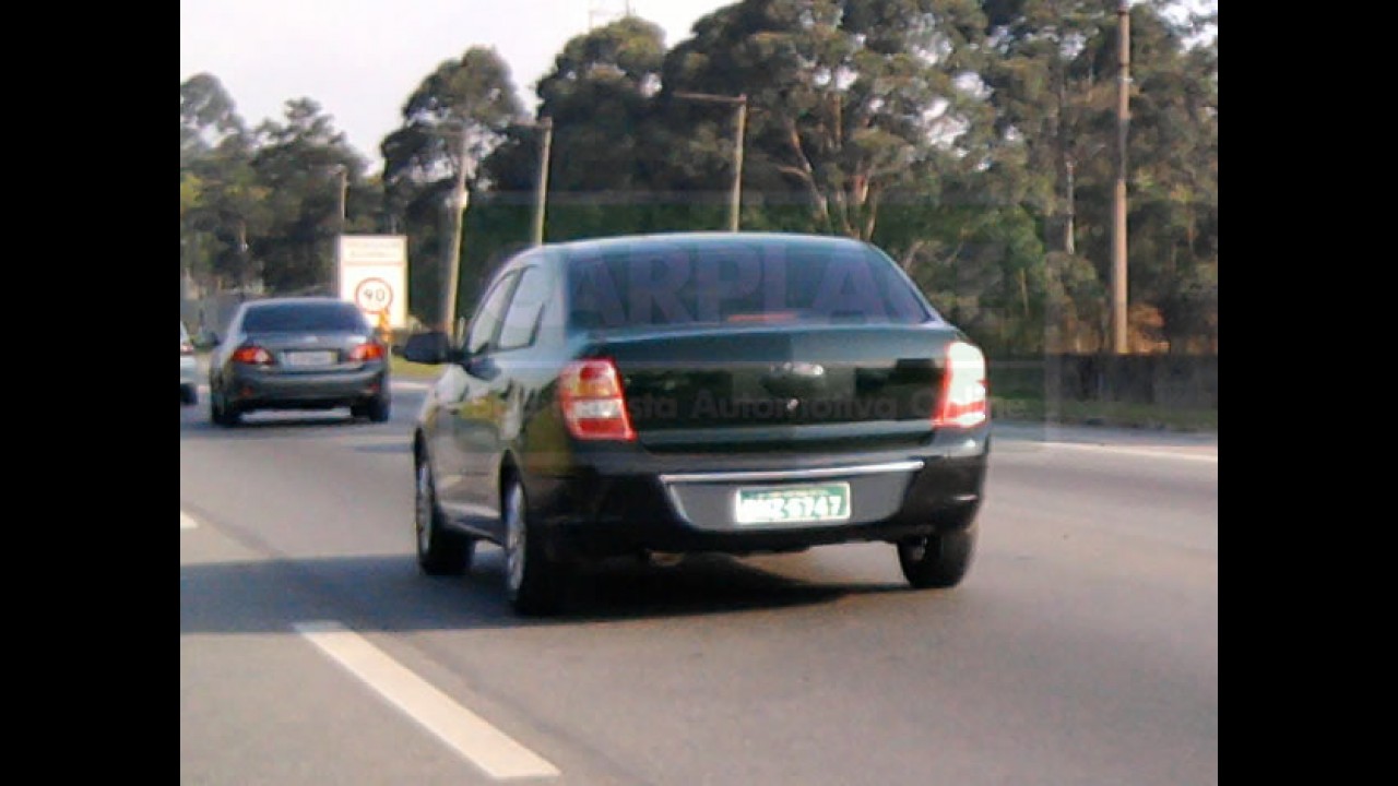 Flagra: Novo Chevrolet Cobalt sem disfarces - Veja as diferenças com o Agile