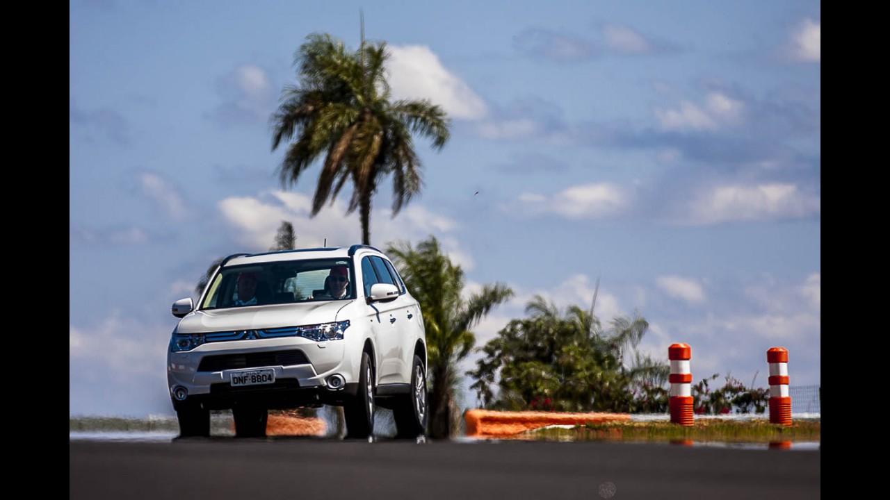 Volta Rápida: novo Mitsubishi Outlander tem visual polêmico, mas agrada ao volante