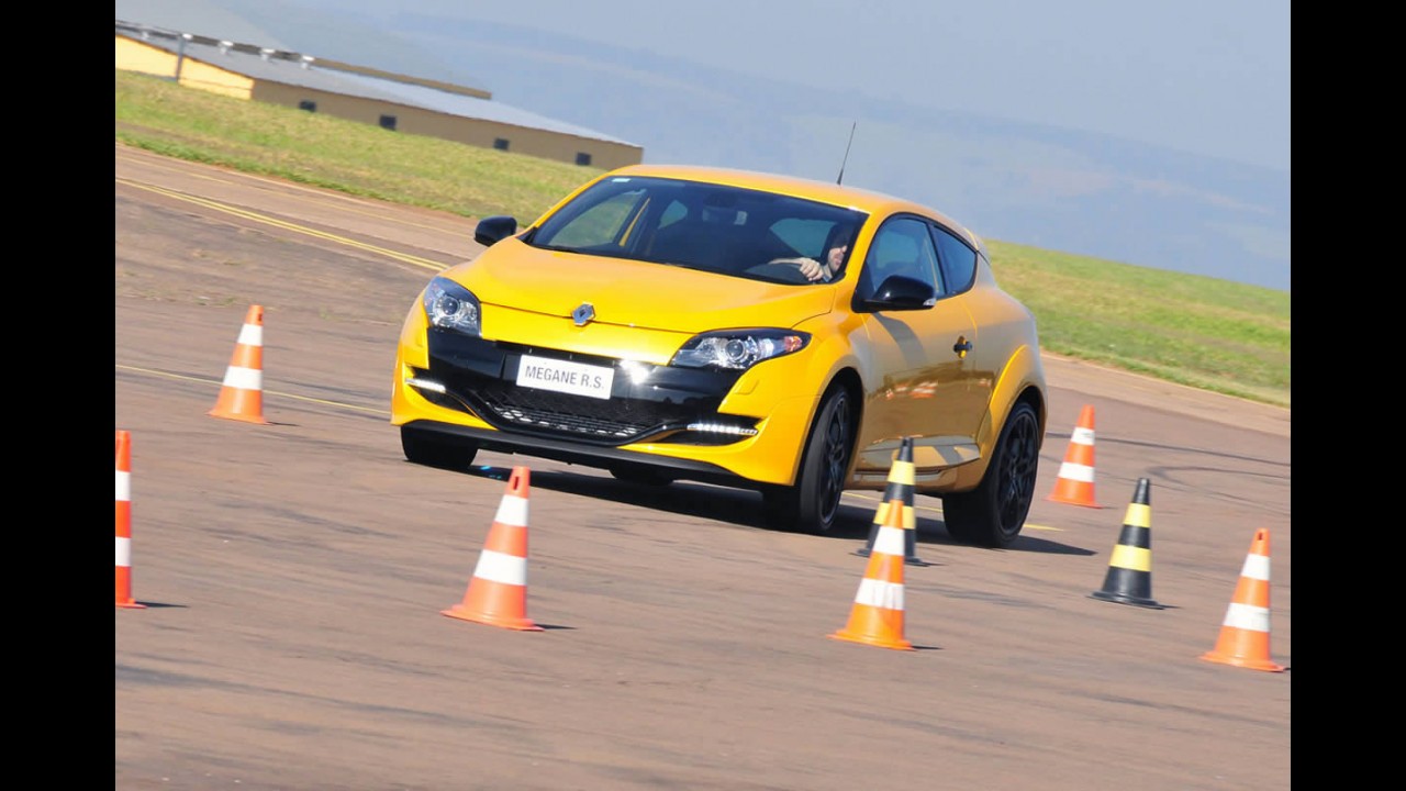 Teste CARPLACE: medimos, com exclusividade, o Mégane RS que acelera em direção ao Brasil