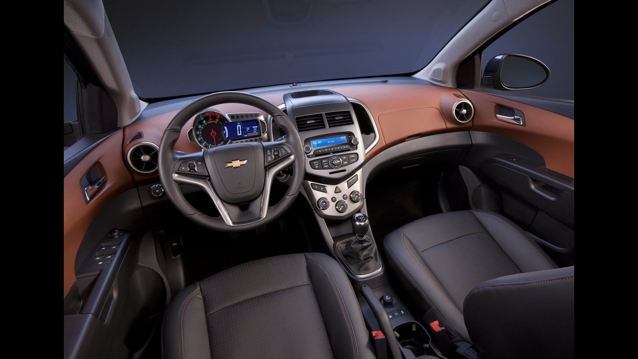 Detroit: Chevrolet Sonic Sedan 2012