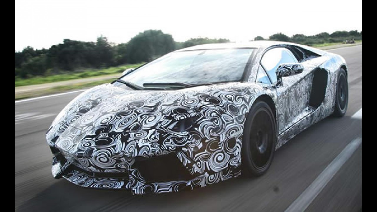 Lamborghini mostra foto do monobloco do Aventador