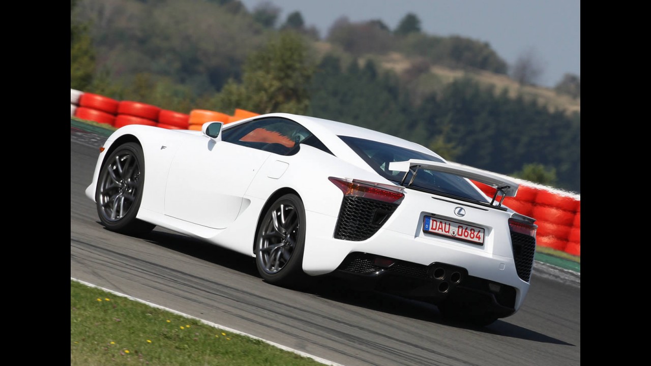Lexus escolherá os compradores do esportivo LFA - Modelo tem motor V10 de 552cv