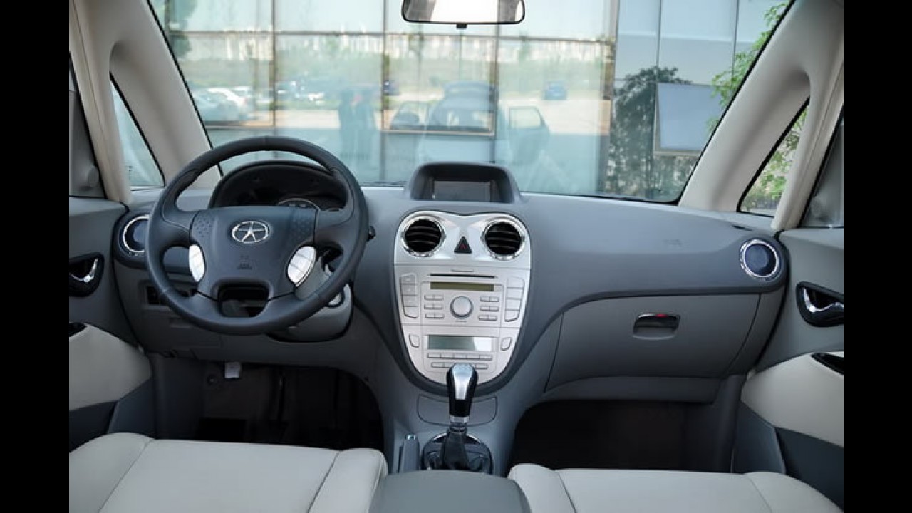 Os chineses da JAC Motors estão chegando - Veja detalhes em fotos do J5 Sedan e J6 Minivan
