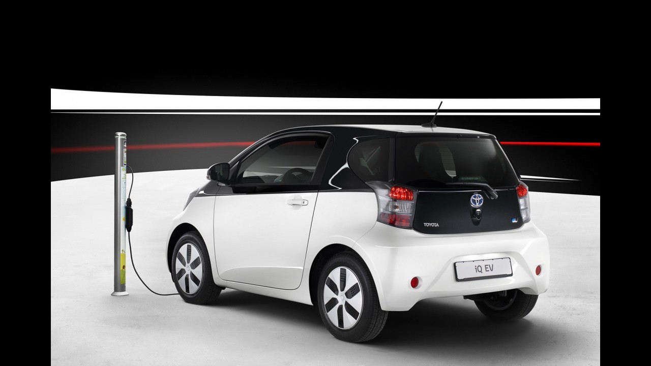 Toyota apresenta versão elétrica do iQ e promete lançar 21 modelos híbridos até 2015