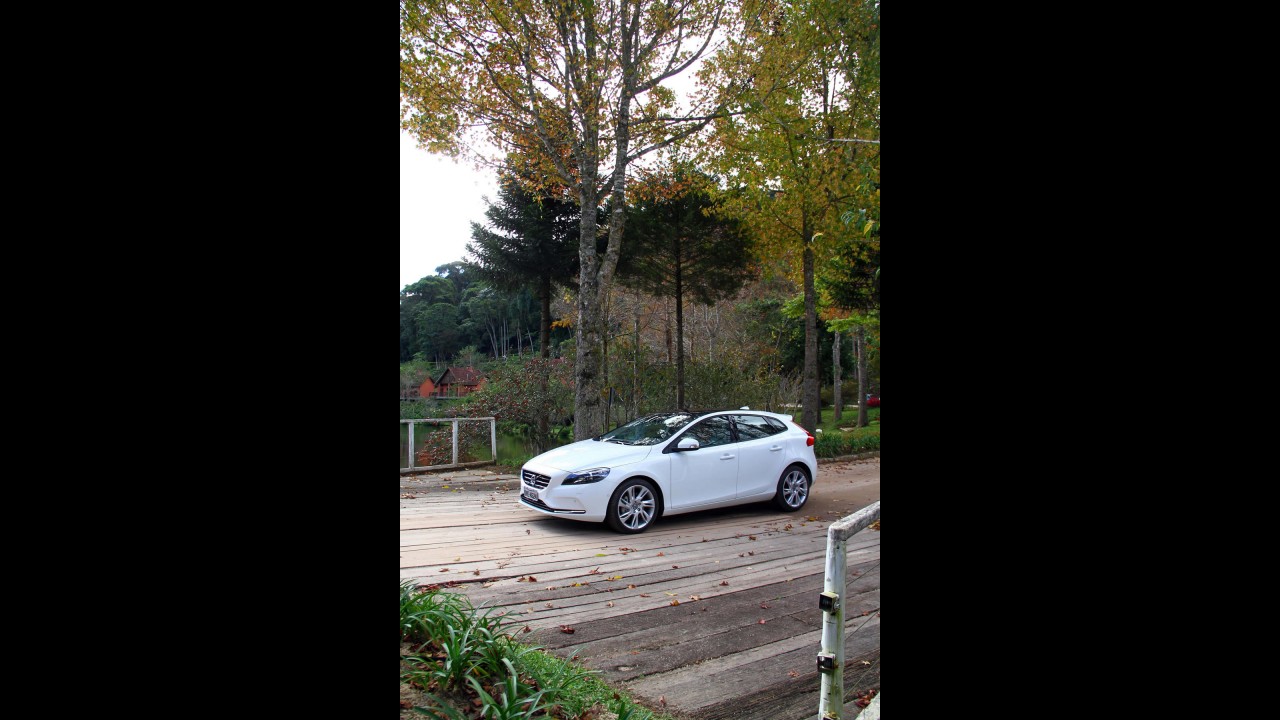 Volta rápida: Volvo V40 tem boa dinâmica, mas preço de alemão complica