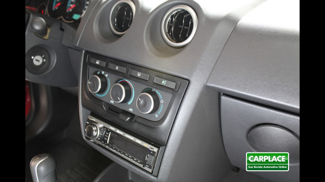 Garagem CARPLACE: Detalhes do acabamento do Chevrolet Celta LT - Fotos em HD