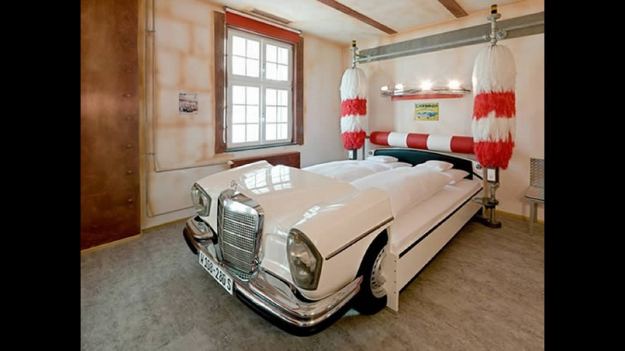 Hotel V8: para quem sonha acordado e dormindo com carros!