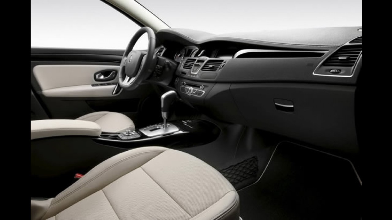 Renault divulga fotos do Laguna 2011