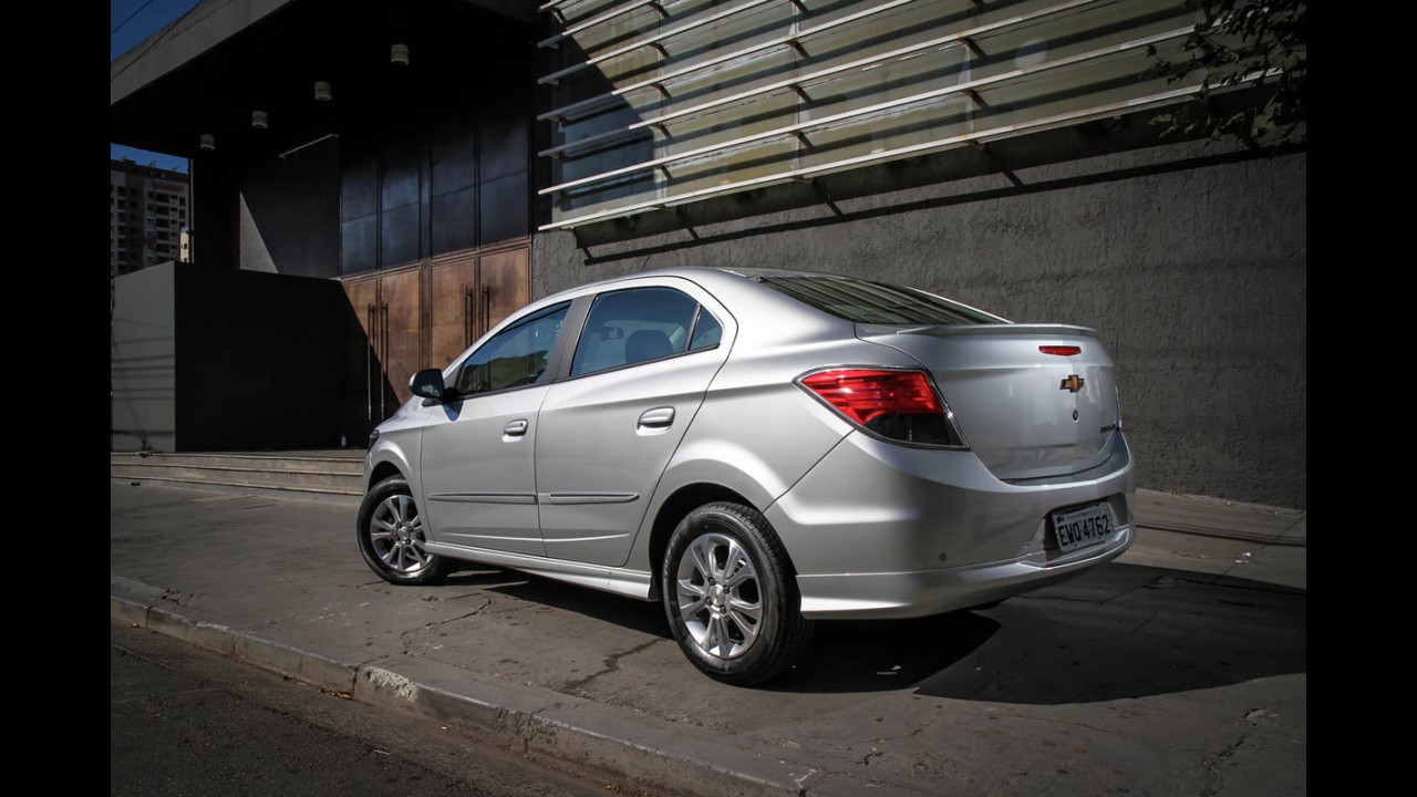 Teste: Prisma LTZ quase nem sente o bumbum saliente em relação ao Onix