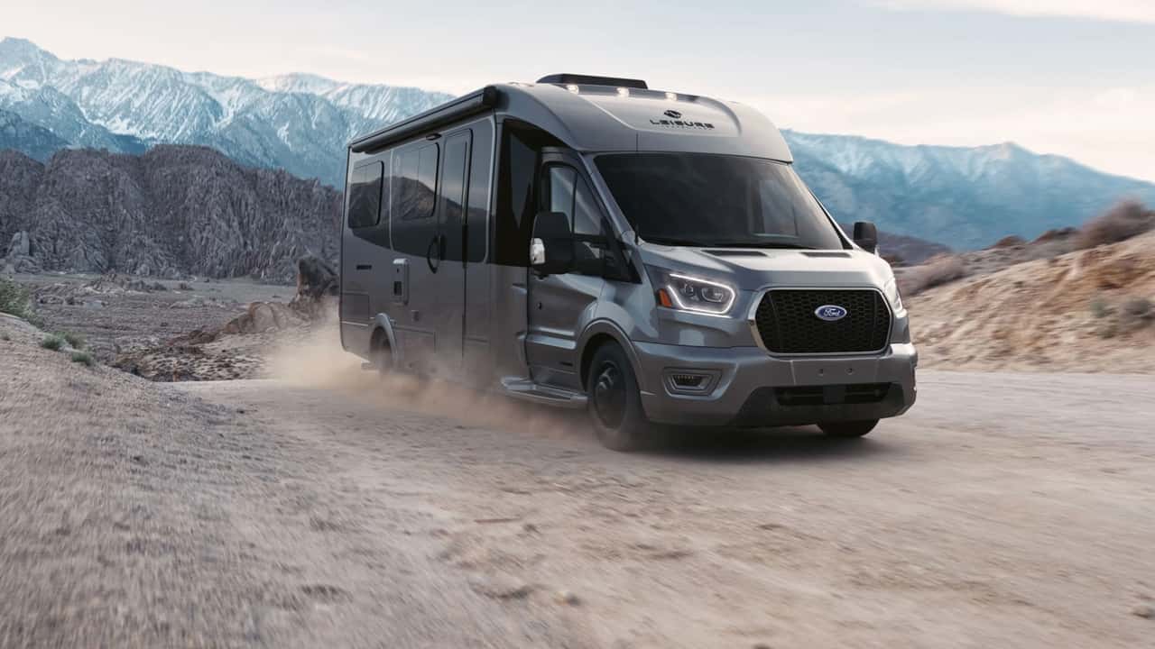 La Wonder FX de Leisure Travel Vans es mitad minibus, mitad autocaravana