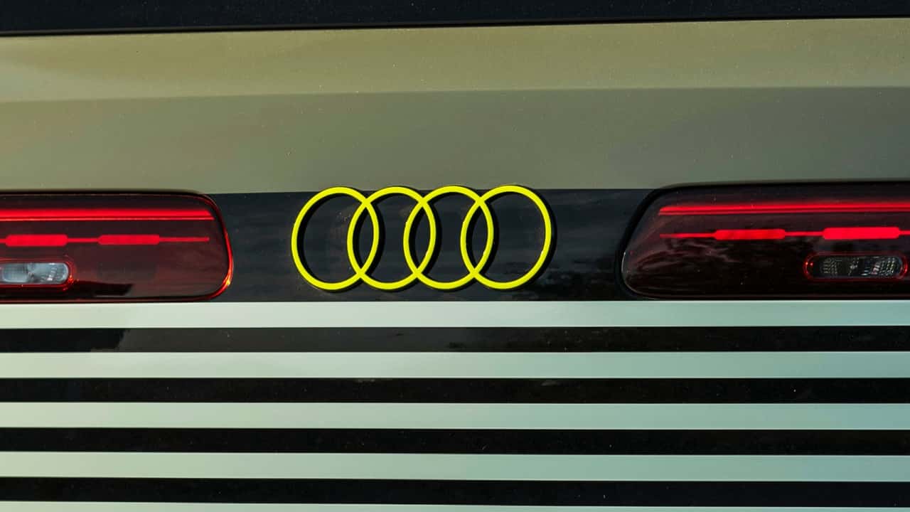 Audi A2 e-tron mit Designfolierung