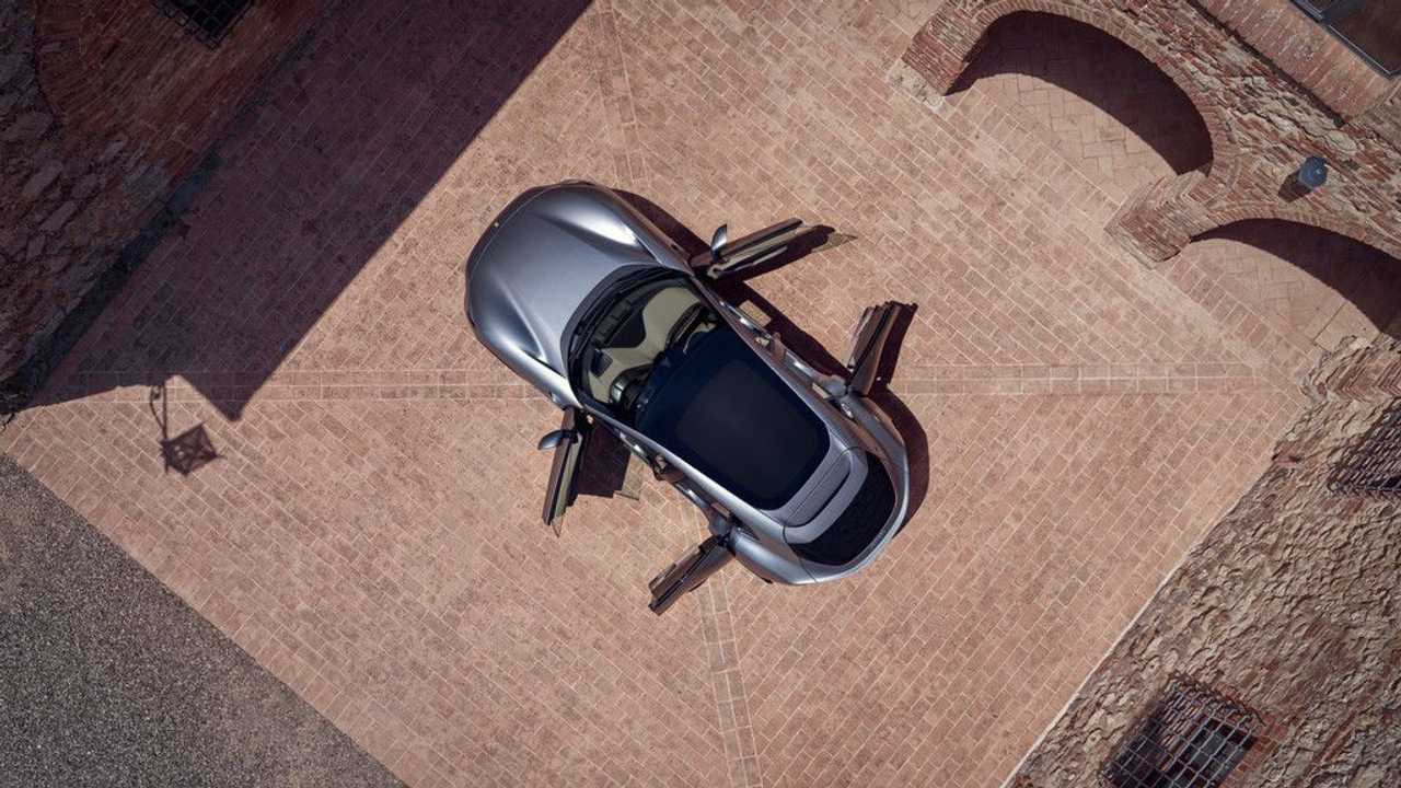 1024x768-FERRARI_OVERHEAD_v1