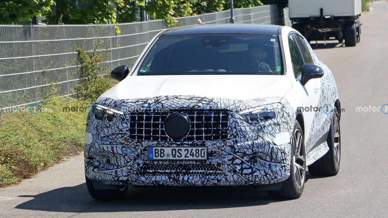 Mercedes-Benz GLC 43 casus fotoğrafları.