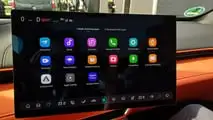 Changan Deepal S07 (2026): si accede al menu principale scorrendo verso il basso dall'alto