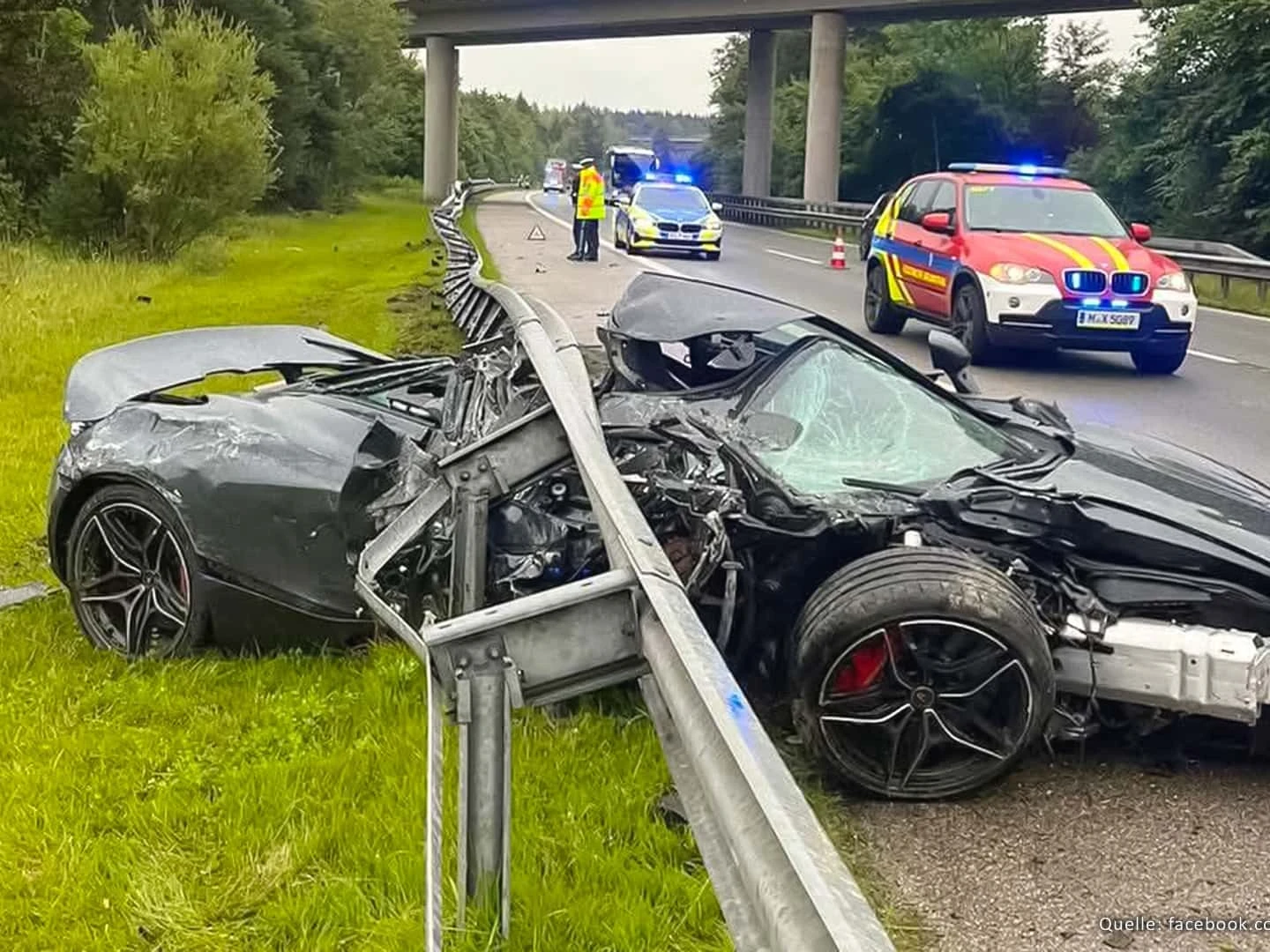 返事 McLaren sürücüsü, bu kazadan yara almadan çıktı