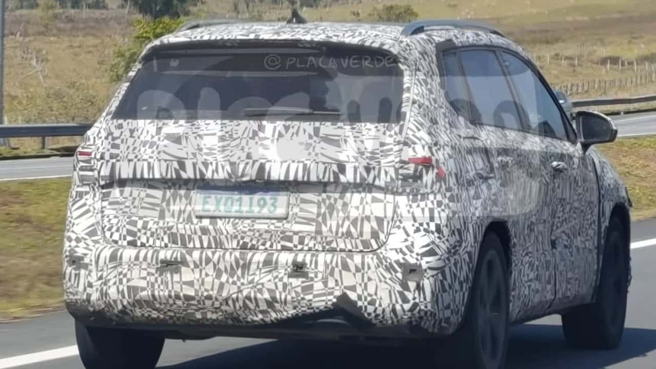 Flagra: VW Taos 2026 segue em testes ao lado do novo Jetta GLi