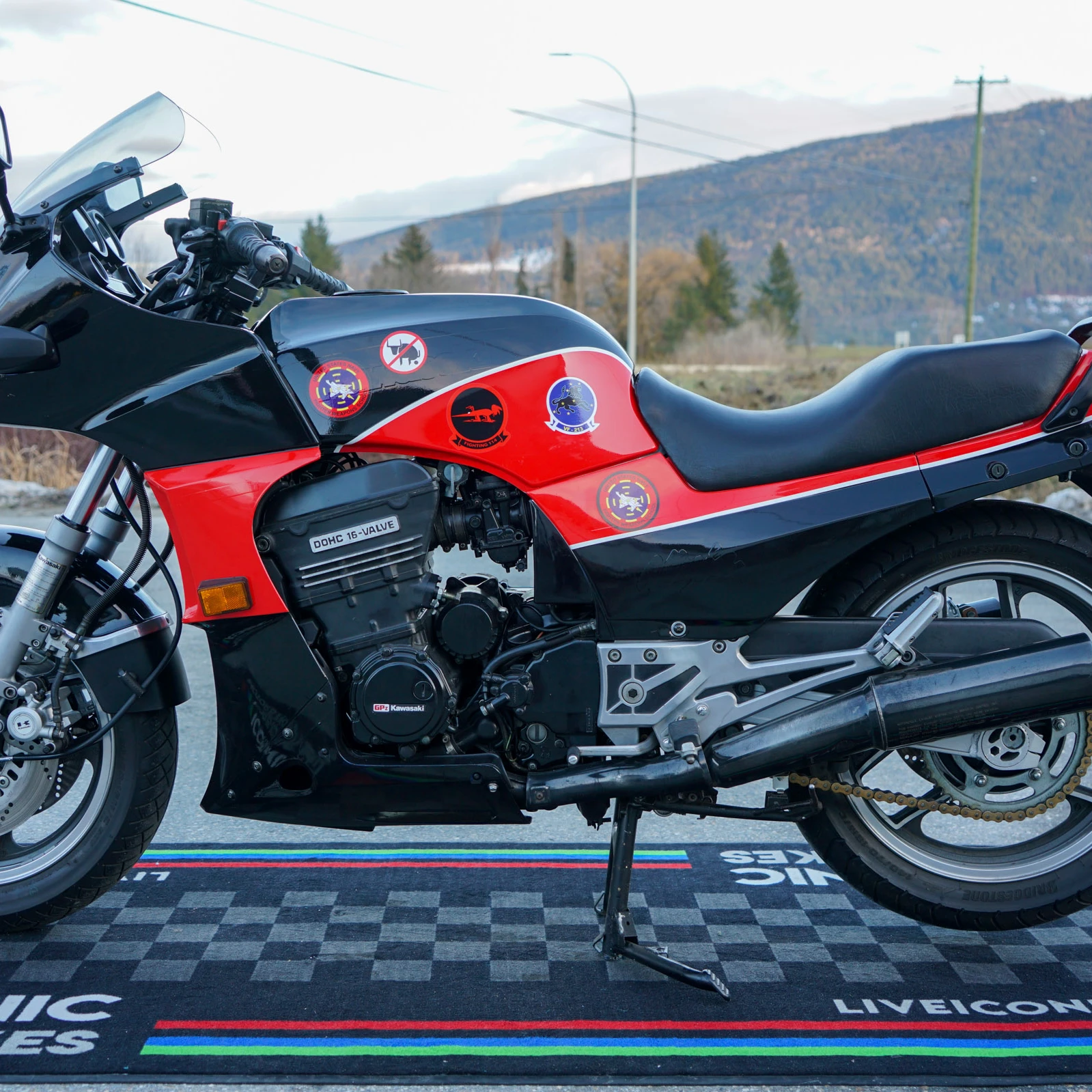 Buy This 1986 Kawasaki GPZ900R and Live Your Tom Cruise 'Top Gun