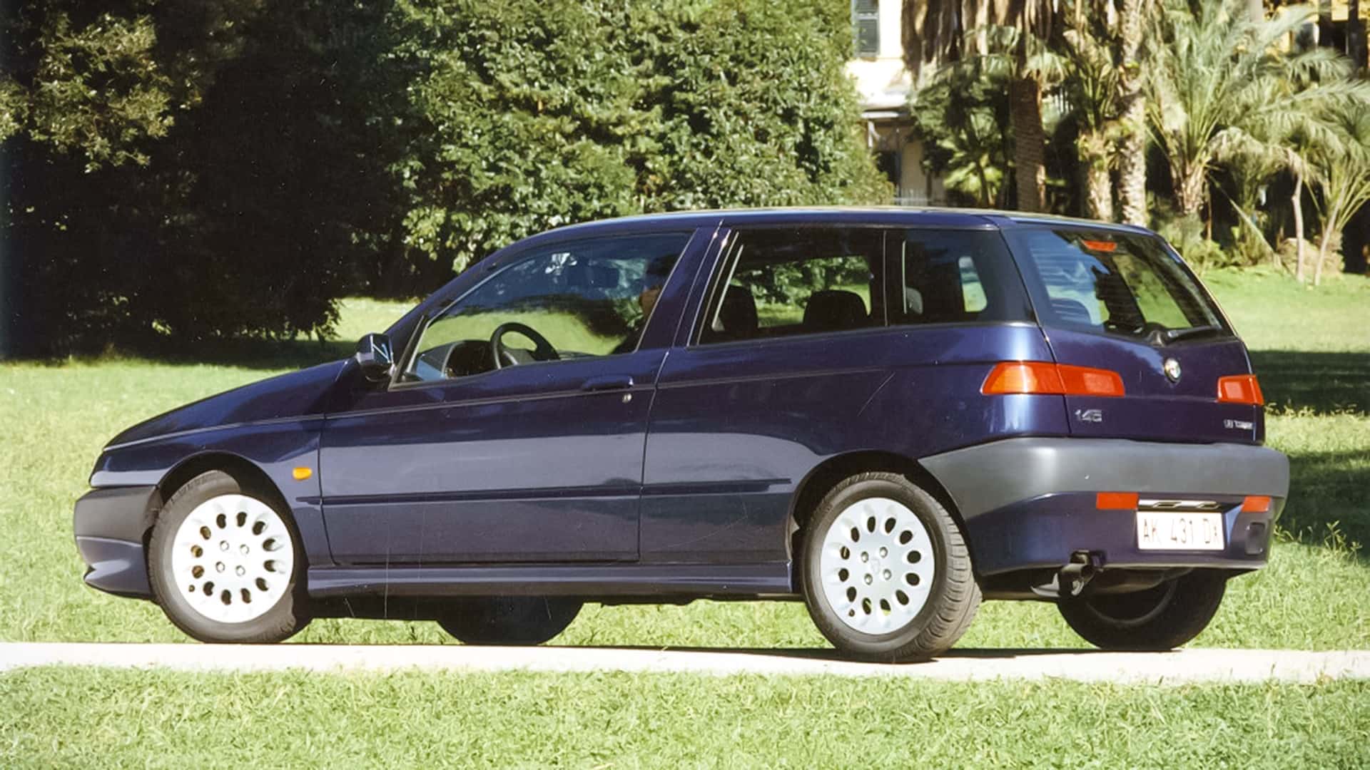Alfa Romeo 145/146 (1994-2000): A case for fans?