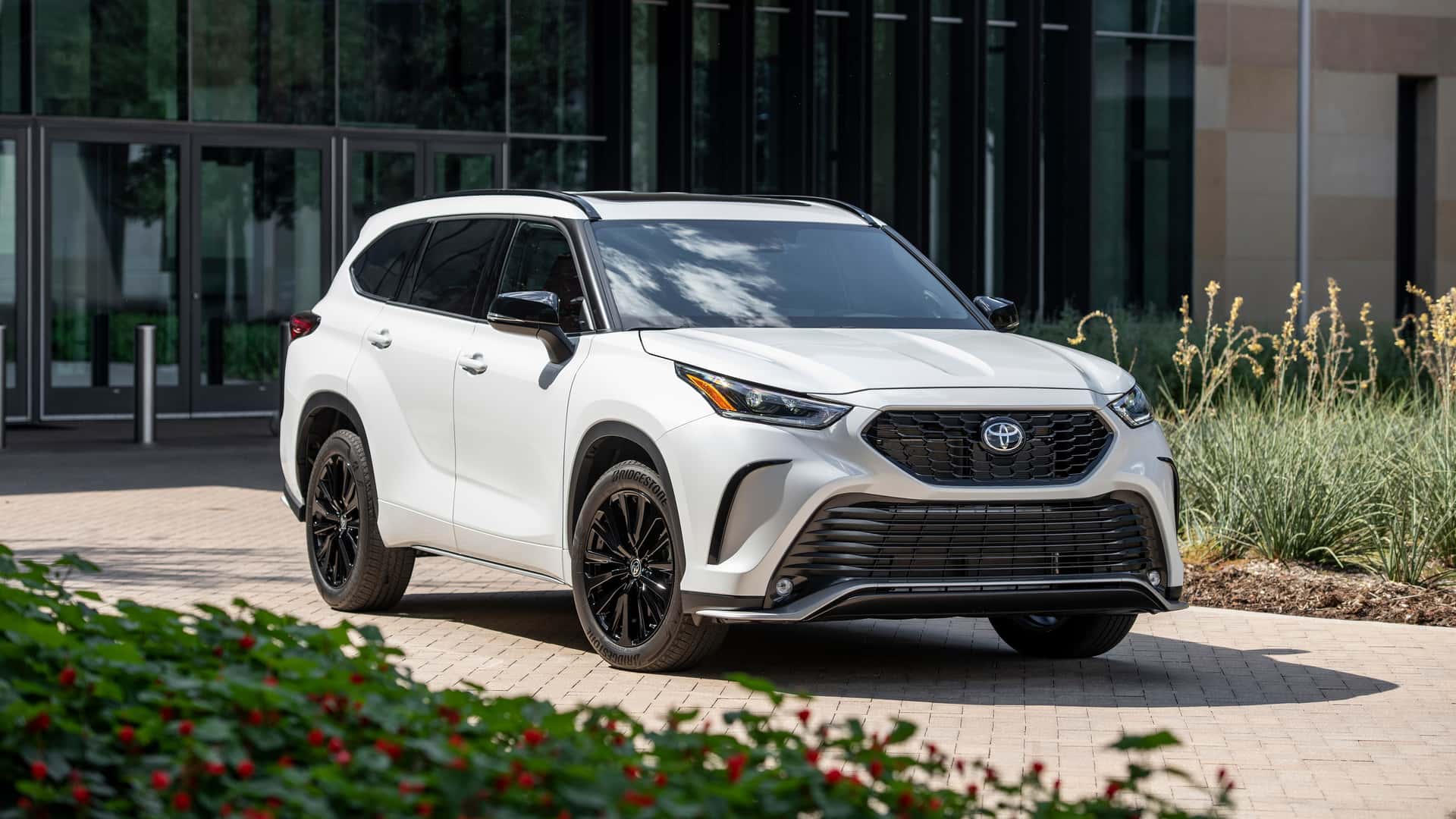 2025 Toyota Highlander Gets $39,250 Base Price and 25th