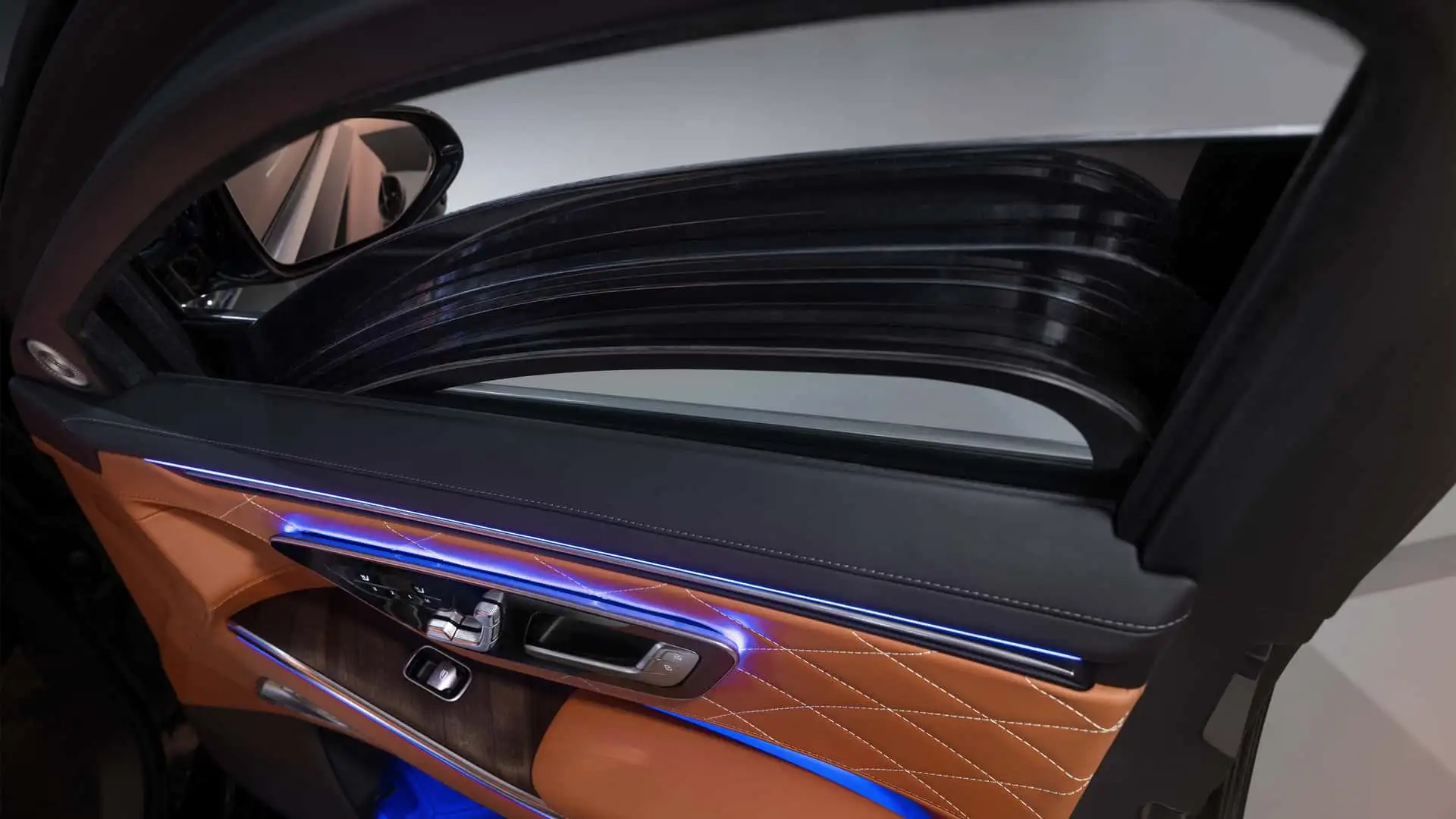https://cdn.motor1.com/images/mgl/y29KpY/s1/2027-mercedes-s-class-s680-guard.webp