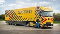 Mercedes Safety Truck auf Basis des Mercedes eActros 600 