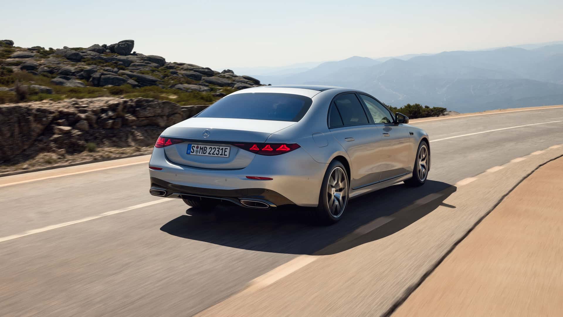 https://cdn.motor1.com/images/mgl/y29jvm/s1/2027-mercedes-benz-s-class.jpg