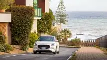 Suzuki Swift Hybrid 2025 Sakura - Foto dinamiche