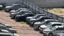 Pátio contava ainda com caros da VW com placa verde