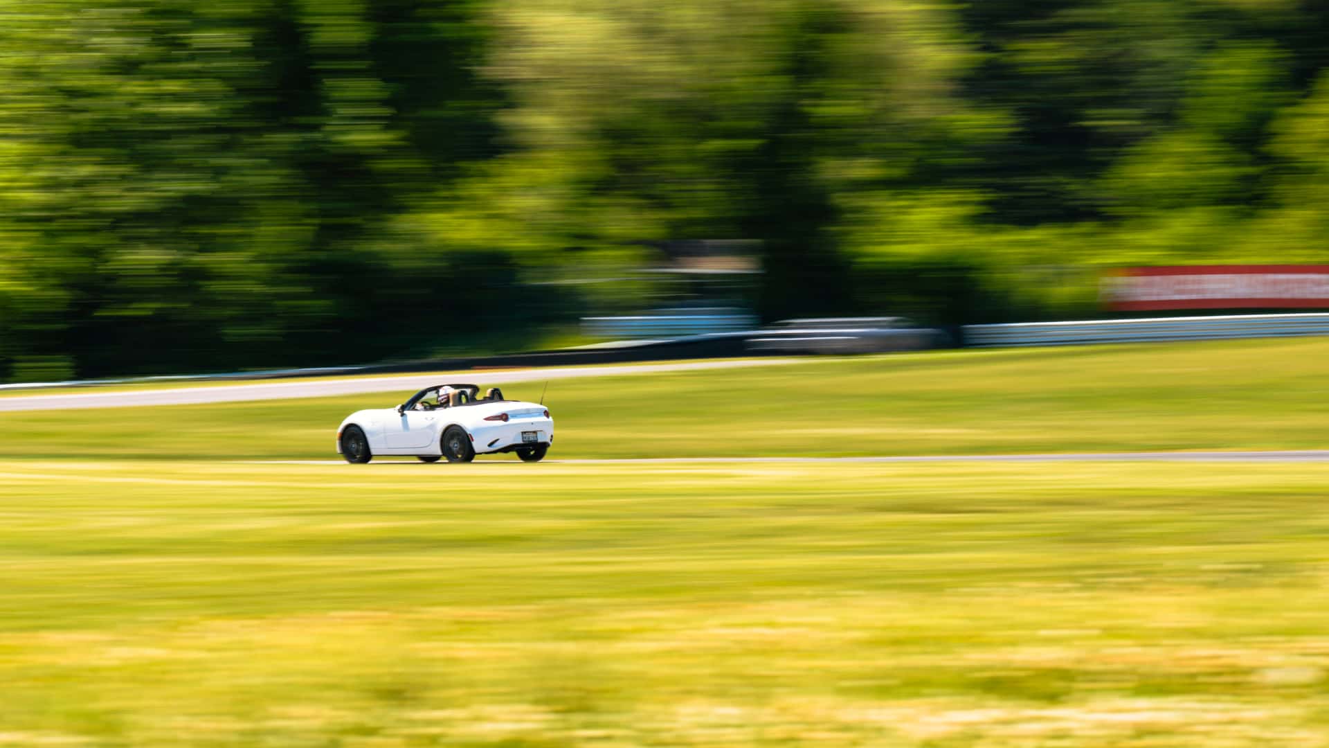 https://cdn.motor1.com/images/mgl/y2GXmY/s1/2024-mazda-mx-5-miata-grand-touring-review.jpg